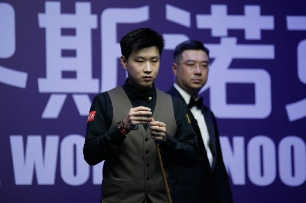 中承配资 痛失好局！斯诺克武汉公开赛：赵心童4-5遭马奎尔逆转 止步32强