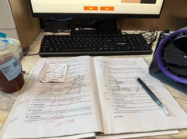 鑫月配 月薪8000元的形象保安，深圳00后本科生都争着当