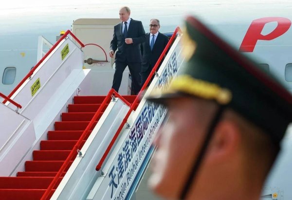 共享财富 普京顺着红地毯走下专机，他来中国这4天3夜，带来了大半个俄罗斯高层！